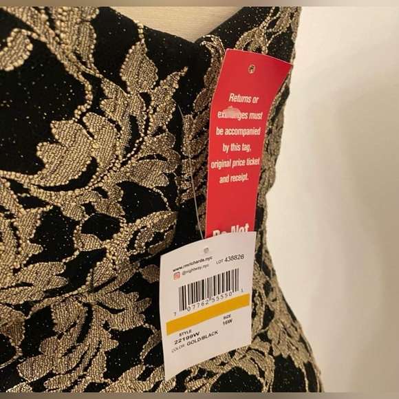 Plus Dress 🖤💛 - Picture 7 of 8